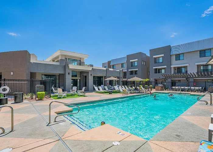 Game Day Retreat Pool Gym & Westgate Getaway Apartment Glendale