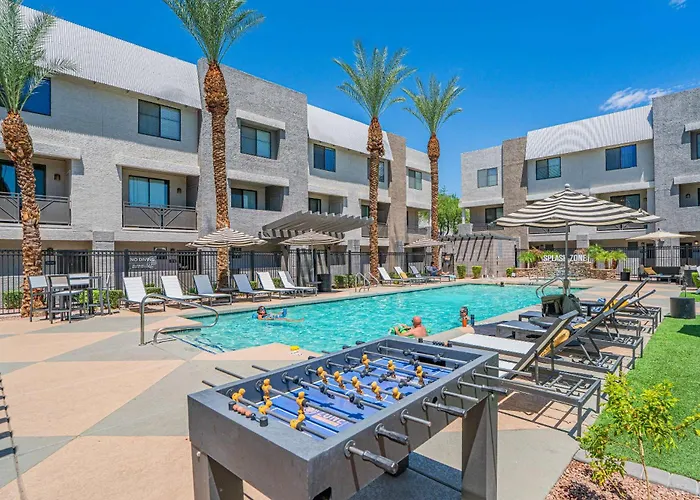 Game Day Retreat Pool Gym & Westgate Getaway Apartment