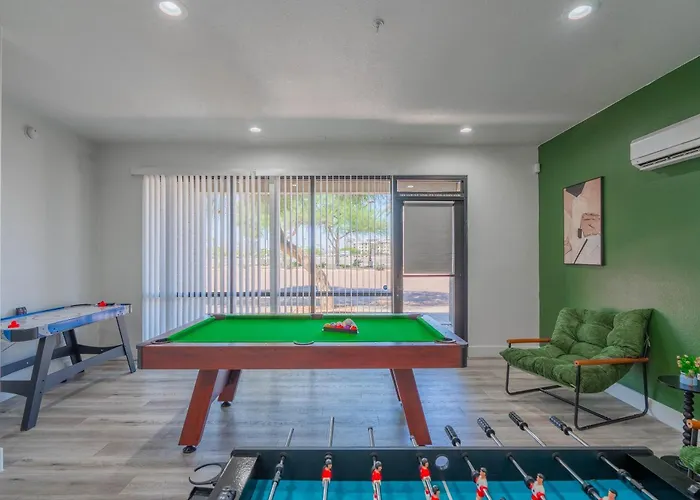 Apartment Game Day Retreat Pool Gym & Westgate Getaway