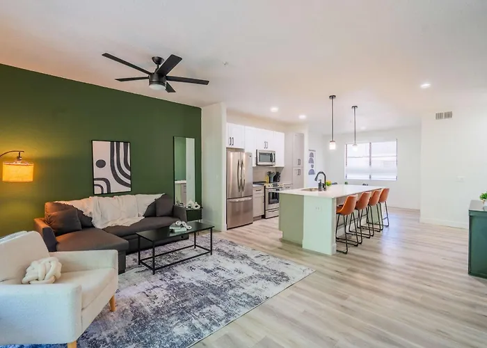 Apartment Game Day Retreat Pool Gym & Westgate Getaway Glendale