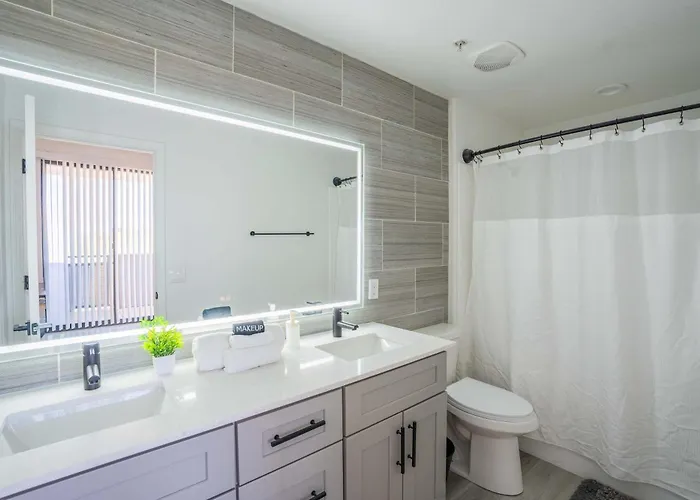 Game Day Retreat Pool Gym & Westgate Getaway Apartment