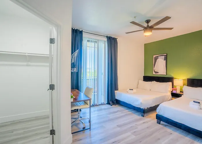 Game Day Retreat Pool Gym & Westgate Getaway Apartment Glendale