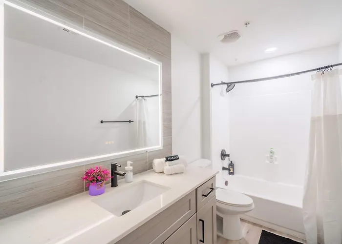 Game Day Retreat Pool Gym & Westgate Getaway Apartment Glendale