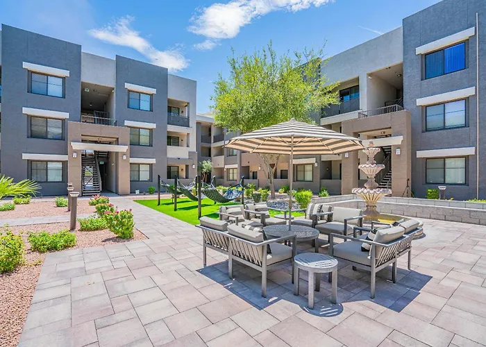 Game Day Retreat Pool Gym & Westgate Getaway Apartment *